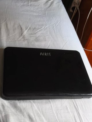 Ordenador portátil Airis pequeño para piezas