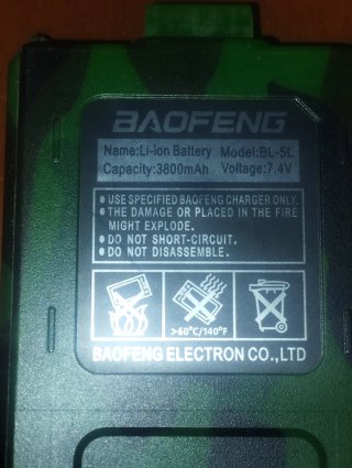 Walkie Talkie Baofeng UV-5R Camuflaje con antenas