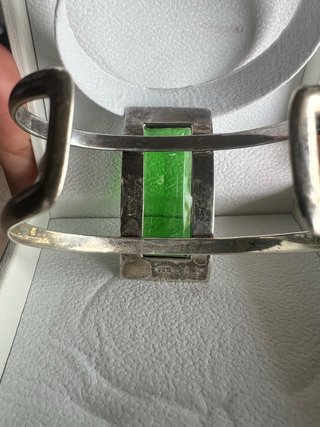 Pulsera elegante con piedra verde
