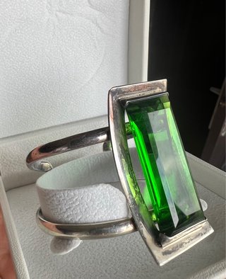 Pulsera elegante con piedra verde
