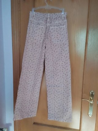 Vaqueros Zara rosas estampados