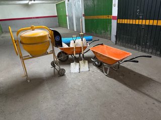 Hormigonera con carro y palas