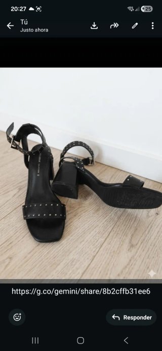 Sandalias Negras con Tachuelas
