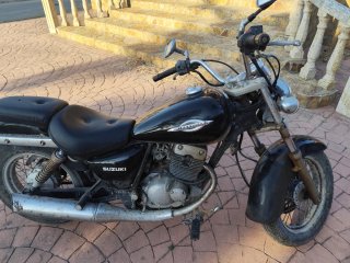 Suzuki Marauder 125 Cruiser Negra