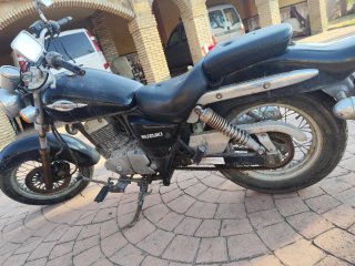 Suzuki Marauder 125 Cruiser Negra