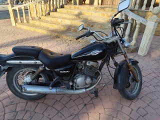Suzuki Marauder 125 Cruiser Negra