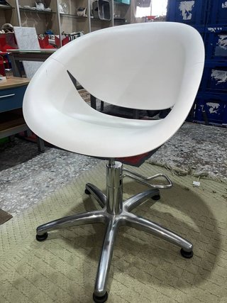 SILLA DE PELUQUERÍA AJUSTABLE