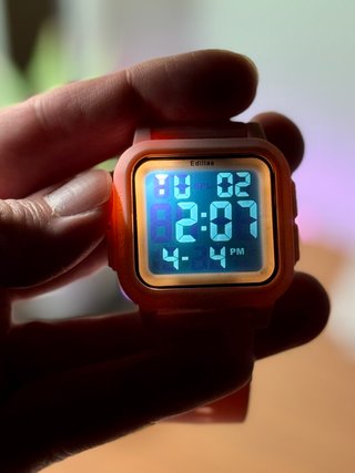 Orologio digitale Edillas rosa quadrato