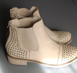 Stivali donna Chelsea Boots Beige con Borchie Tg38