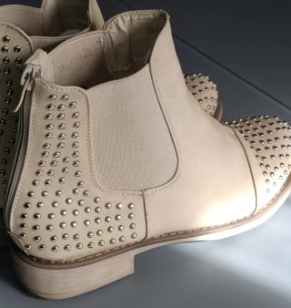 Stivali donna Chelsea Boots Beige con Borchie Tg38