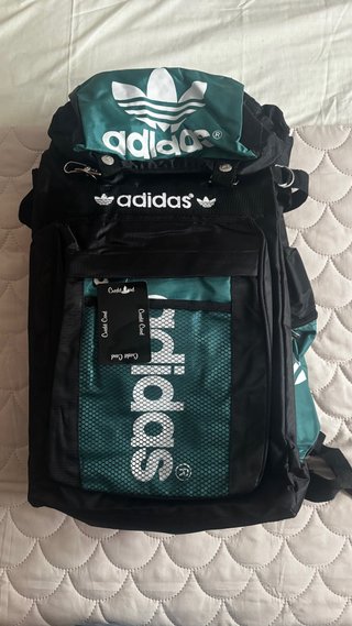 Mochila Adidas Negra y Verde