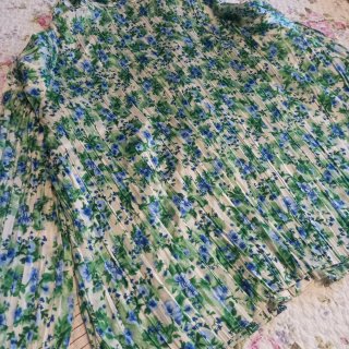 Camisa Mango plisada flores