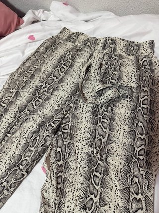 Pantalones estampado serpiente