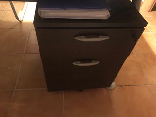 Mesa y sillas de oficina