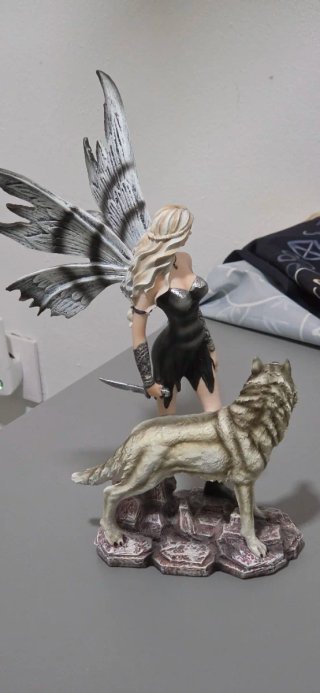 Figura Hada con Lobo