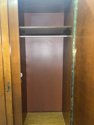 ARMARIO CLÁSICO DE MADERA