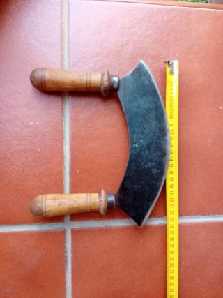 Tajamata Antigua con sello hacha