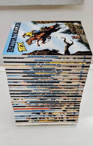 Lotto 25 fumetti Tex 600-624 sequenza completa
