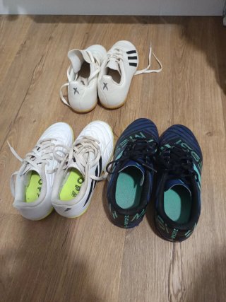 Botas de fútbol Adidas y Nike