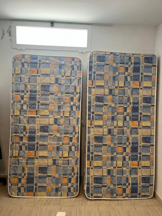 2 colchones individuales 10€ c/u