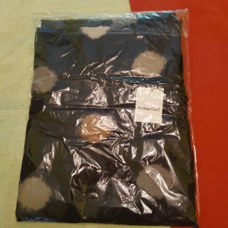 Sciarpa morbida nera con pois multicolore