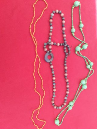 Collezione di collane e bracciali