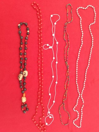 Collezione di collane e bracciali