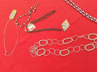 Collezione di collane e bracciali
