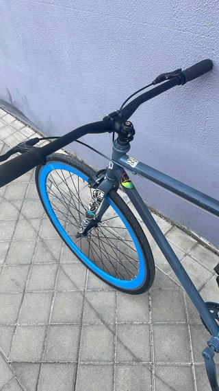 Bici Fixie Gris con Aro Azul