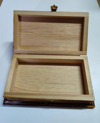 Caja de madera artesanal con cierre