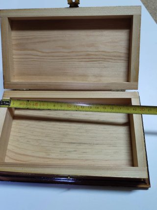 Caja de madera artesanal con cierre