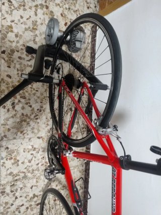 Bicicleta de carretera roja