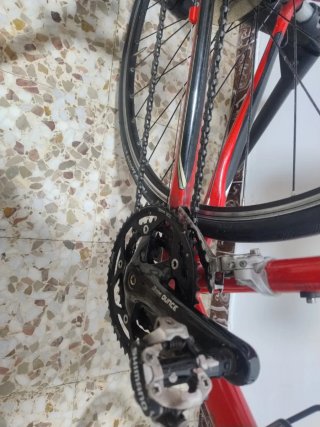 Bicicleta de carretera roja