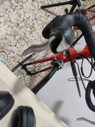 Bicicleta de carretera roja
