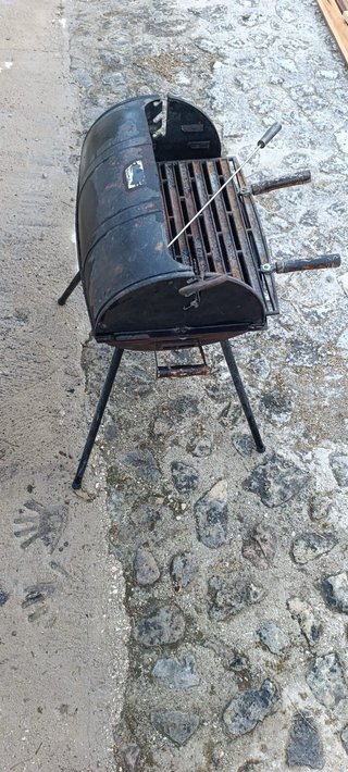 Barbacoa de carbón metálica