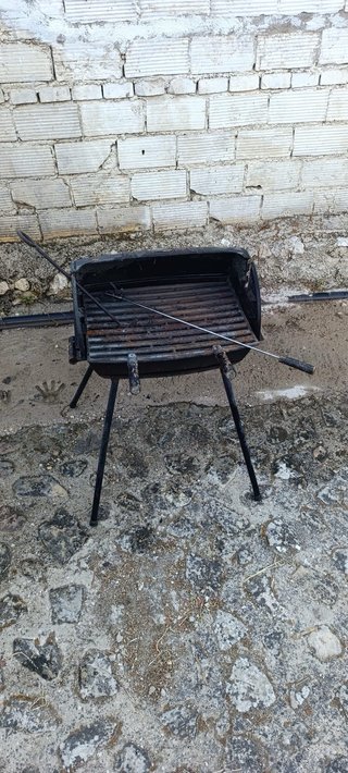 Barbacoa de carbón metálica