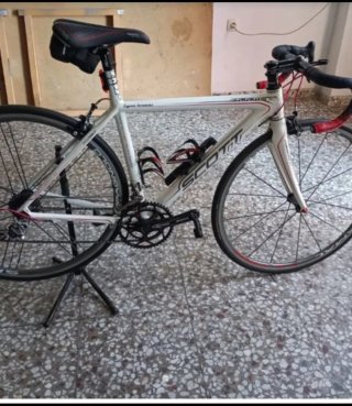 Bicicleta de carretera Scott de carbono