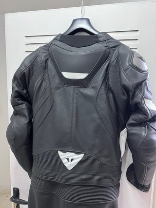 Mono Dainese Avro 4 Negro 2 Piezas talla 52