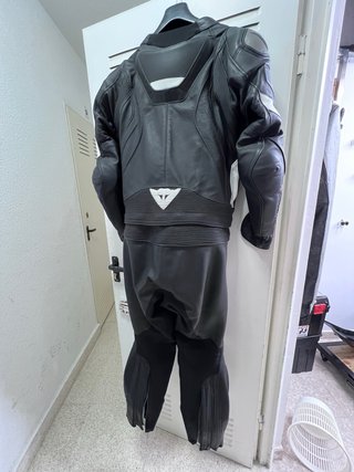 Mono Dainese Avro 4 Negro 2 Piezas talla 52