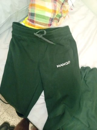 Camisetas y Pantalón verde Mango