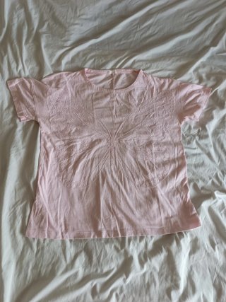 Camiseta Oysho rosa con mariposa