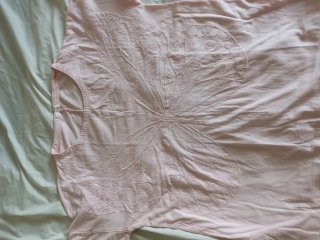 Camiseta Oysho rosa con mariposa