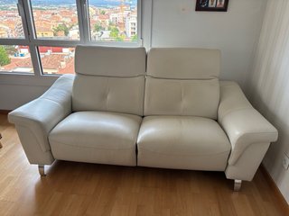 Divano in pelle Tauro bianco a 2 posti con relax motorizzato