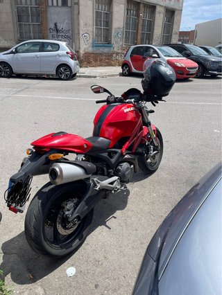 Ducati Monster 696 Roja
