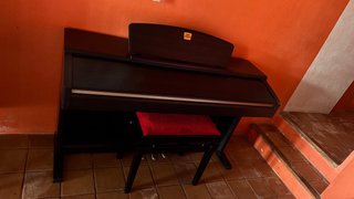 Piano Yamaha Clavinova Marrón Oscuro