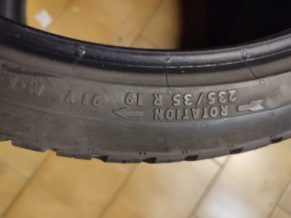 Continental 235 35 19 91Y
