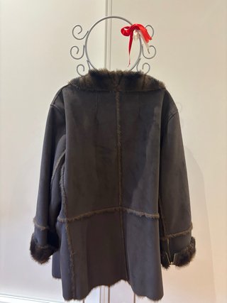 Cappotto in pelle scamosciata e pelo marrone