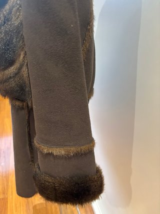 Cappotto in pelle scamosciata e pelo marrone