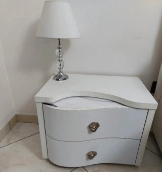 Comodino/Comò bianco con maniglie