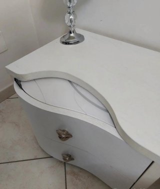 Comodino/Comò bianco con maniglie